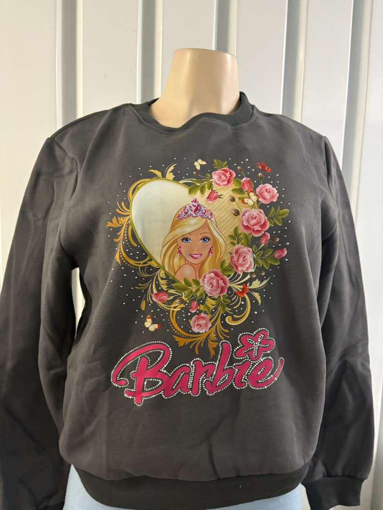 sueter manga larga con estampado de barbie