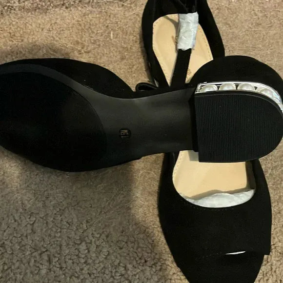 Black shoes with belts