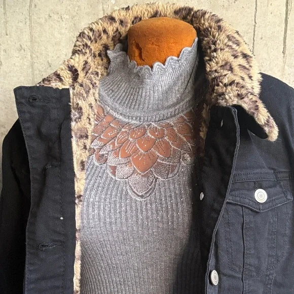 Stylish Black Jean Jacket with Faux Fur Collar