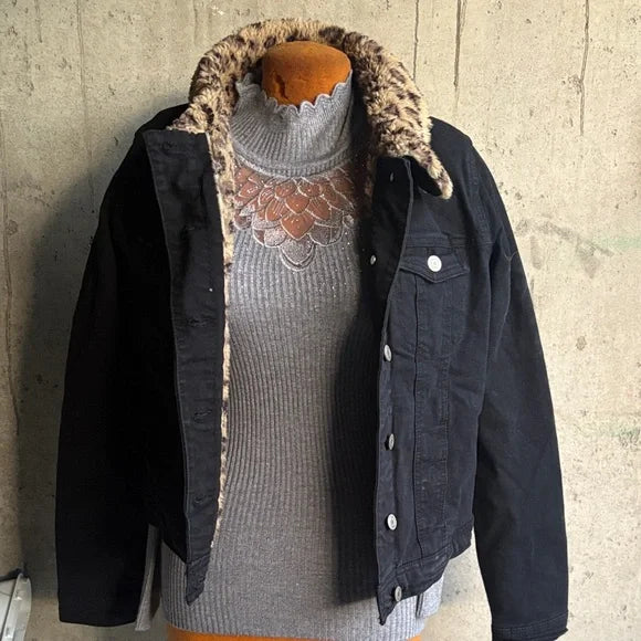 Stylish Black Jean Jacket with Faux Fur Collar