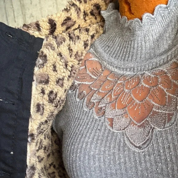 Stylish Black Jean Jacket with Faux Fur Collar