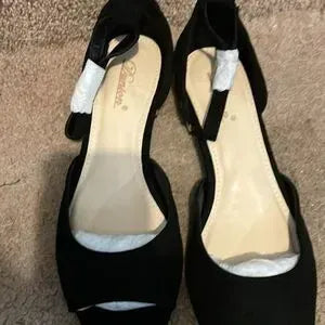 Black shoes with belts